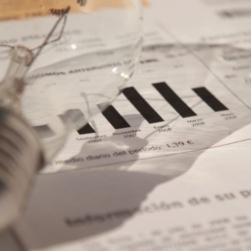 Como Mudar a Titularidade da Conta de Luz e Por Que Nem Sempre Resolve a Comprovação de Residência?